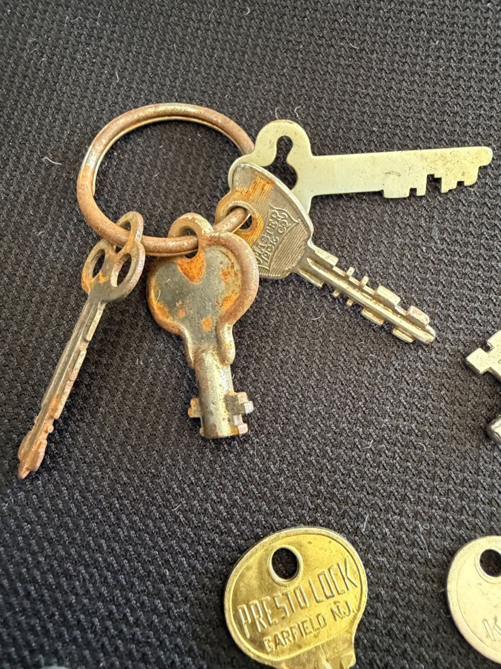 Assorted Old Keys - Picture 6 of 6